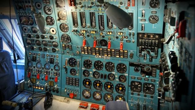 ...Борт 85620под вами ил-86 Не снижайтесь!!! Повторяю не снижайтесь !!! смотреть онлайн