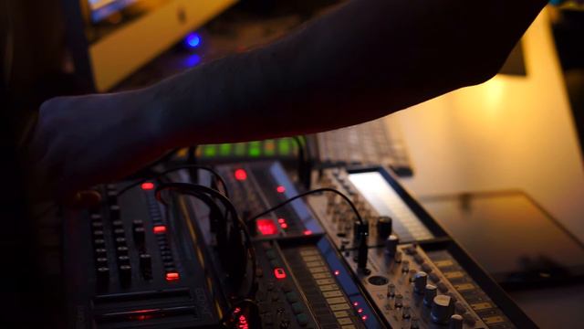 9 MIN Dub Techno Jam session [Korg Volca FM, Sample, Roland TR-8, microKorg, Roland JX-03] смотреть онлайн