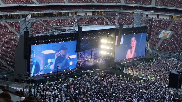 Баста ft. Алена Омаргалиева - Я поднимаюсь над землей (Лужники, 18.06.2022) смотреть онлайн