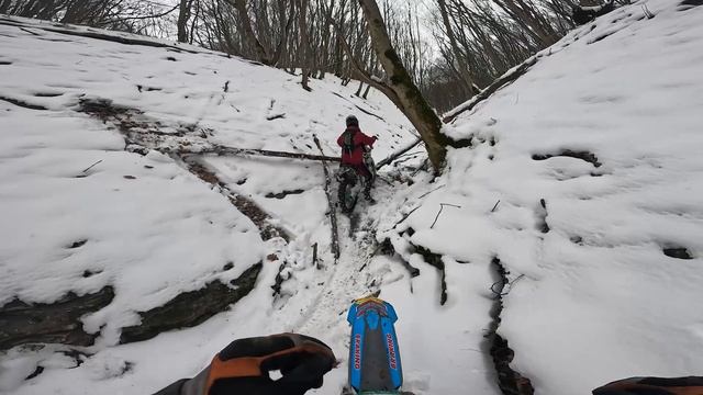 Тропа смерти ,тренируем ручьи перед 100%ENDURO, эндуро зимой #enduro #кавказ #мото #эндуро #горы смотреть онлайн