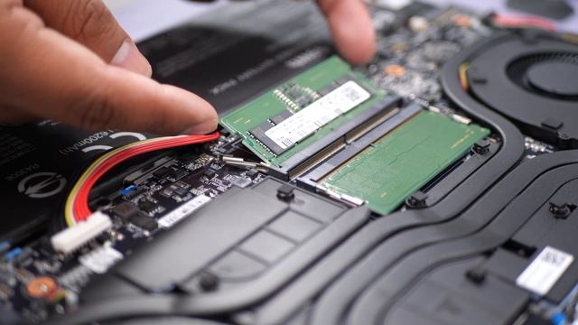 How to Upgrade Laptop Ram and SSD | Gigabyte Aero 16 XE5 SSD and Ram Upgrade смотреть онлайн