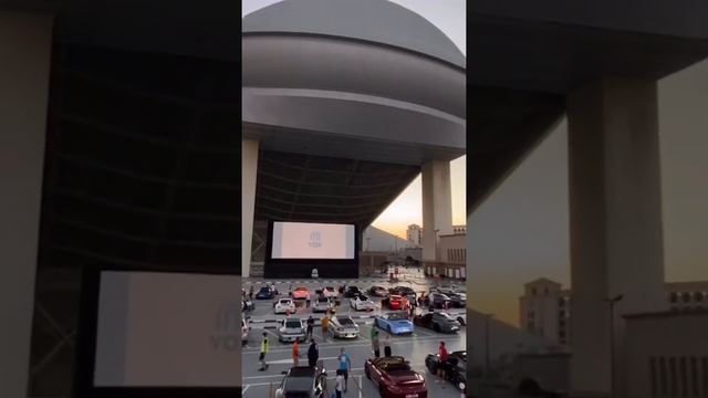 Drive Thru Cinema Mall of Emirates смотреть онлайн