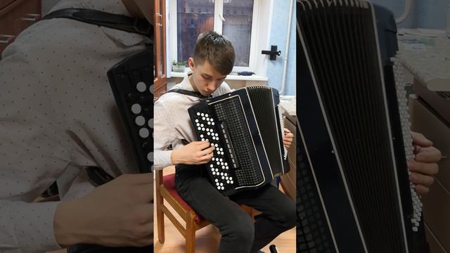 Лететь по белому свету... Иван Ермолаев. Баян. смотреть онлайн