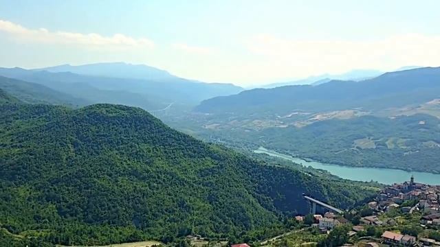 ? Озеро Бомба (Lago di Bomba) в Италии смотреть онлайн