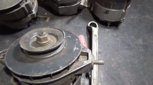 Как снять шкив генератора автомобиля,трактора.