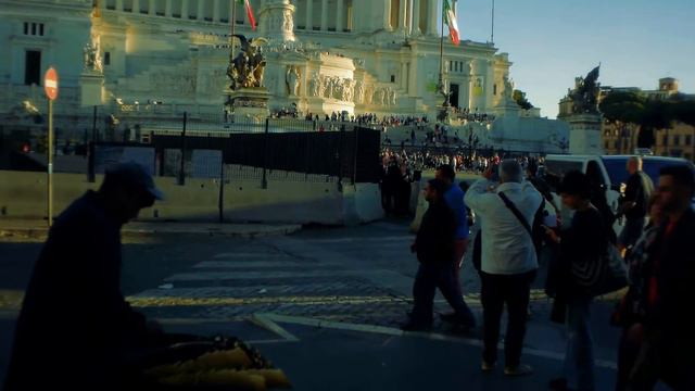 Autumn in Rome Piazza Venezia смотреть онлайн