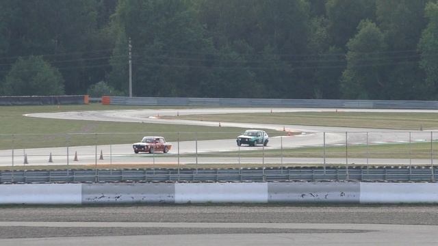 На автодроме Moscow Raceway начался 24-часовой автомарафон