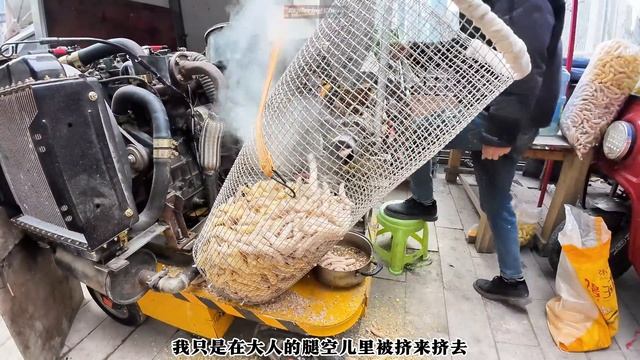 貴陽CBD趕場 四十億「建」農村大集 人流量最大 煙火氣十足 炸豆腐丸靠著停車場 火爆烤鴨挨著落地窗 富硒掛面 泡粑 蕨粑 威寧洋芋 貴州黃粑 炸洋芋片兒 仡佬族灰豆腐 特色美食特別多 China смотреть онлайн