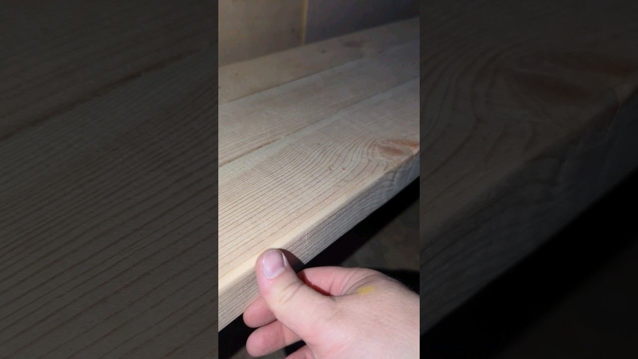 зашкурил от заноз и обшиваю фанерой ! #shorts #стройка #строительство смотреть онлайн