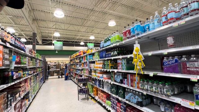 Publix in SkyLake Mall Selling Music Books And Networking in Public 2/7/2024 смотреть онлайн