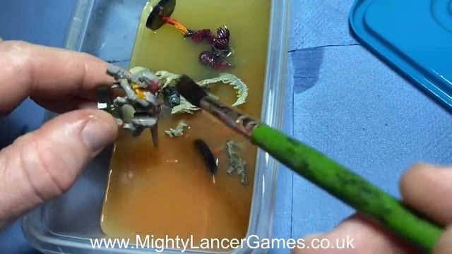 Stripping Old Paint From Miniatures | Testing Green Stuff World Paint Remover смотреть онлайн
