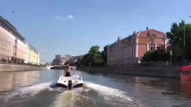 Прогулка на катере без капитана вдоль Кремля | Москва смотреть онлайн