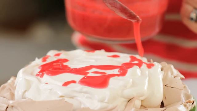 Beth's Chocolate Raspberry Pavlova Recipe | ENTERTAINING WITH BETH смотреть онлайн