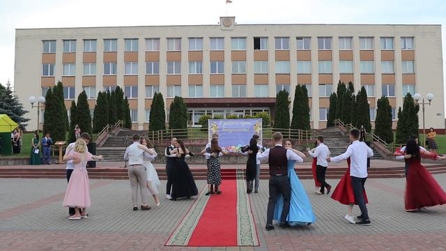 Выпускной вальс средней школы №3 г.п. Зельва смотреть онлайн