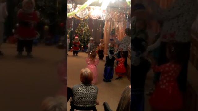 Детский сад 163 Новогодний утренник Гномик бодается) смотреть онлайн