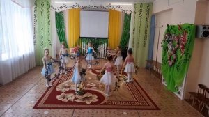 Танец с обручами. Детский сад 194