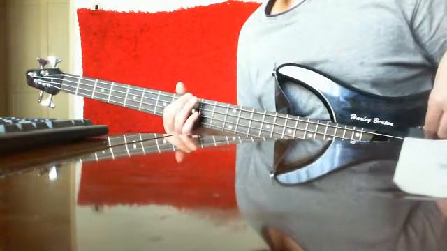 The Police-Walking on the moon bass cover смотреть онлайн