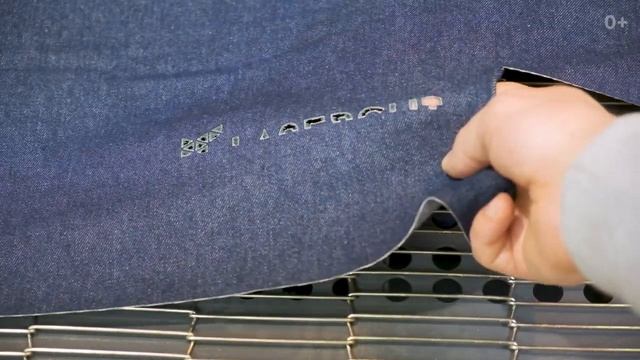 Гравировка джинс и обработка тканей на станке Wattsan 1610 Duos Conveyer смотреть онлайн