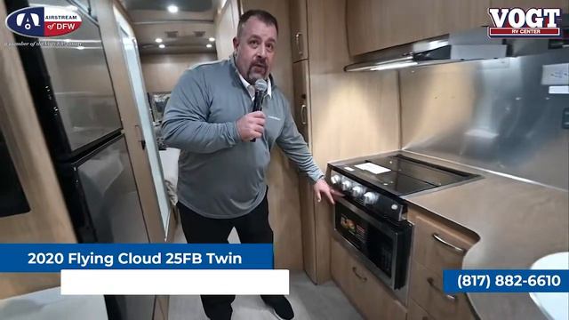 2020 Airstream Flying Cloud 25FB Twin Walk Through Tour смотреть онлайн