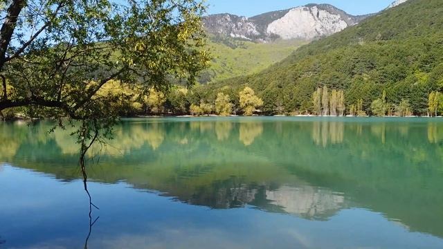 Крым. Алушта. Бирюзовое озеро в Запрудном смотреть онлайн
