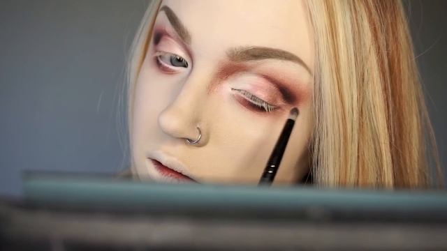 Smokey Rose Gold - Eye & Face Makeup Tutorial смотреть онлайн