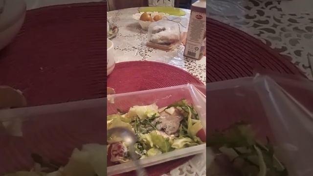 милти салат с языком и рукколой в ореховом соусе смотреть онлайн