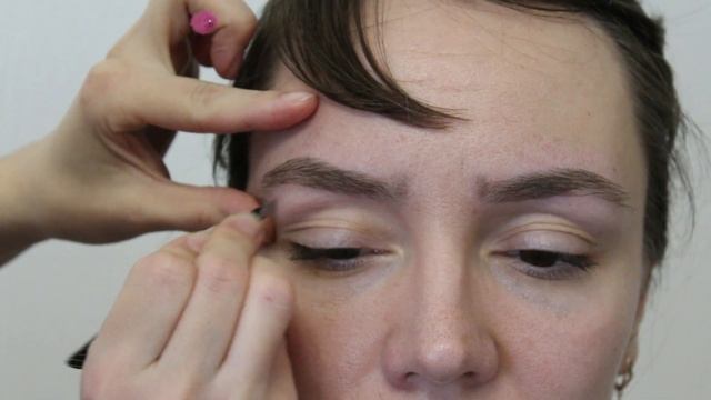 Делаем правильную форму бровей. Коррекция и окрашивание бровей краской смотреть онлайн