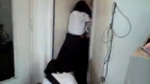 How to Scare a fair lady in distress смотреть онлайн