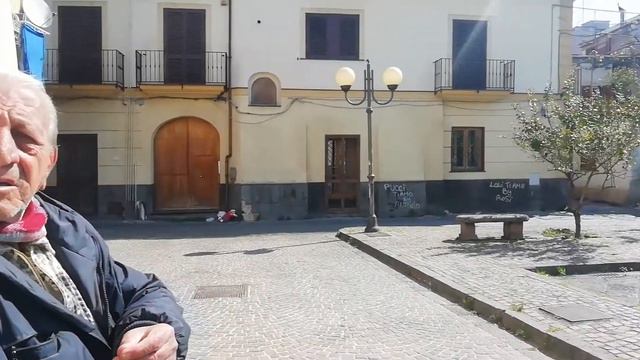 Un personaggio storico di Piazza S. Antonio Abate sul "fucarone" è sulla Piazza смотреть онлайн