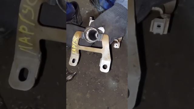 Замена подшипников рулевой колонки на автомобилях Renault Logan, Sandero, LADA Largus смотреть онлайн