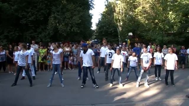 Флешмоб в парке Кривого Рога смотреть онлайн