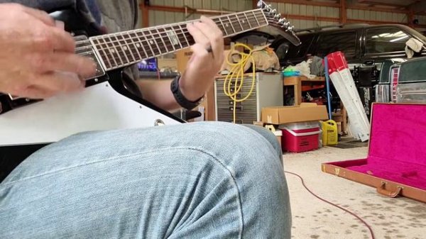 2014 Gibson Explorer vs 2021 Epiphone Prophecy Extura:  Who wears the shape best?