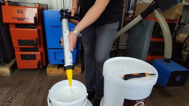 Самовсасывающий пистолет Stayer серия VS 001 ( всасывающий ) для нефасованного герметика из ведра смотреть онлайн