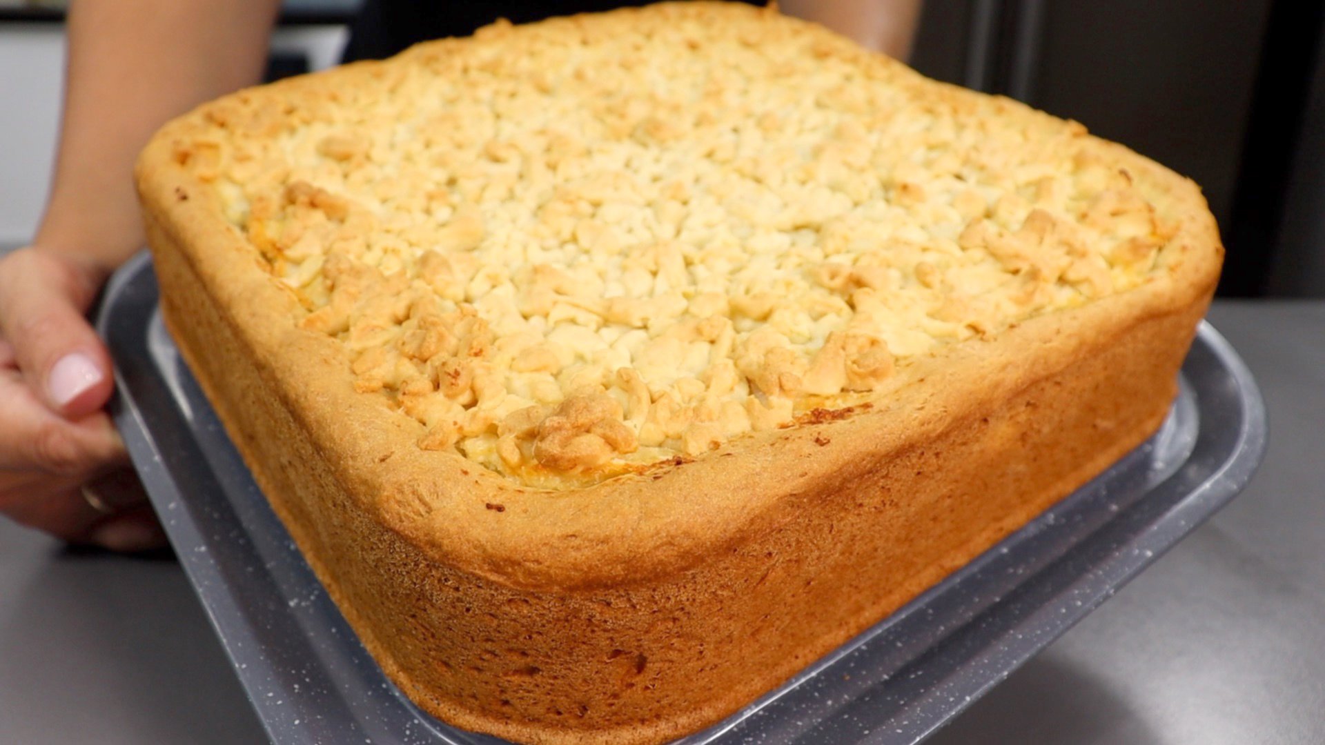 Ох, какая вкуснятина! ПЕСОЧНЫЙ ПИРОГ с творожной начинкой и сочными грушами! смотреть онлайн