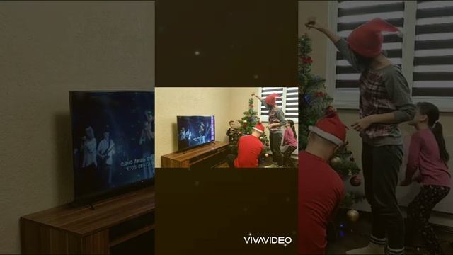 Наша #елка  #Рождество #наряжаемёлку #семейныйканал #семьяВТренде #БогТворецСемьи #СчастливыВместе