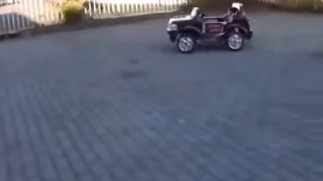 Детский электромобиль Land Rover 205 смотреть онлайн