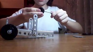 Делаем машину из железного конструктора.