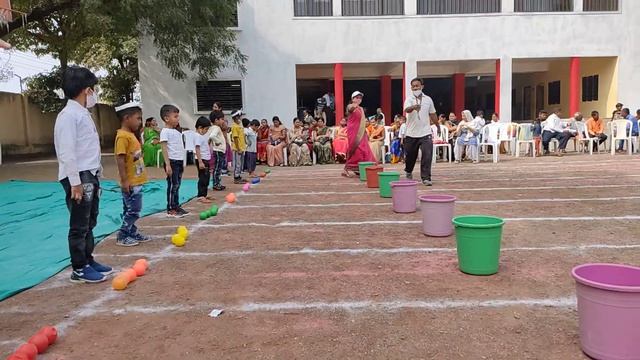 BCS Throwing balls in to bucket game for UKG students смотреть онлайн