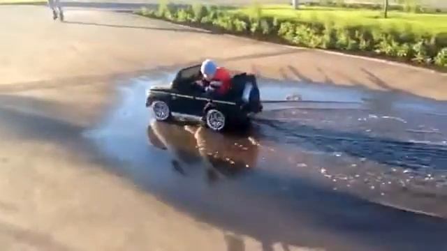 Матовый детский электромобиль Mercedes G55 смотреть онлайн