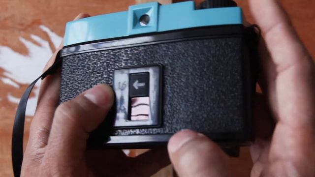 Charger UNE PELLICULE dans un DIANA F+ смотреть онлайн
