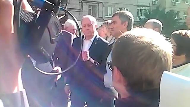Саратов. Ремонт двора и установка детской площадки на Лунной 45 смотреть онлайн