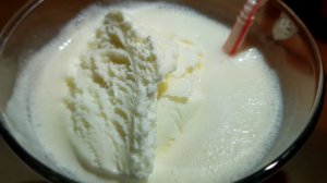 Коктейль молочный с бананом и мороженым по цыгански. Коктейль банановый. Gipsy cuisine.