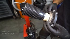 Volkswagen Caddy.Как заменить пружины передней подвески.mp4