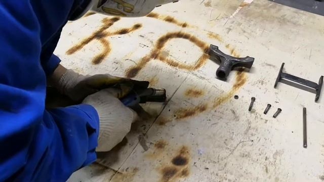 Реставрация домкрата времен СССР / Restoration of the Jack of the Soviet era смотреть онлайн