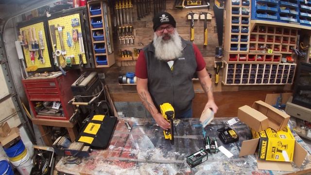 Unboxing the DeWALT 20v Cordless Nailer смотреть онлайн