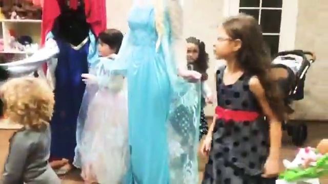 Анна , Эльза , Олов и дикие танцы смотреть онлайн