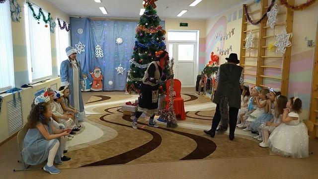 Новогодний утренник смотреть онлайн