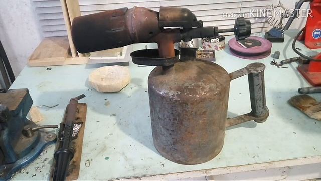 Почему старая паяльная лампа горит рывками и тушится?(Решение проблемы). смотреть онлайн