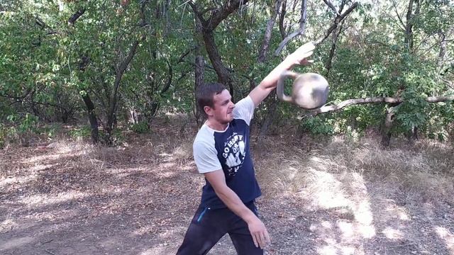 Жонглирование гири .Пять разных двойных оборотов . смотреть онлайн