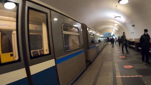 "Под Кремль??" 81.740/741.1 "Русич" Проследует без пассажиров по ст. "Площадь Революции". смотреть онлайн